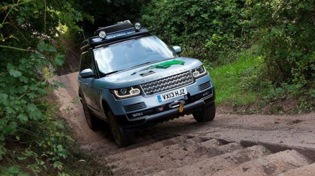 Δύο νέα υβριδικά SUV ετοιμάζει η Land Rover