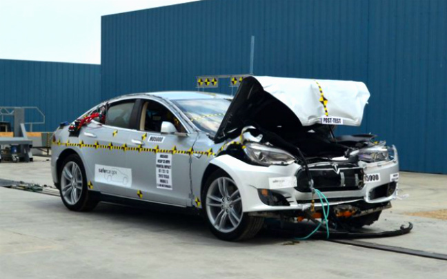 Τόσο ασφαλές που διέλυσε τον μηχανισμό του crash-test!