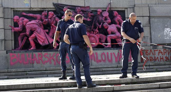 Ζητούν να παραιτηθεί η κυβέρνηση εδώ και 73 μέρες