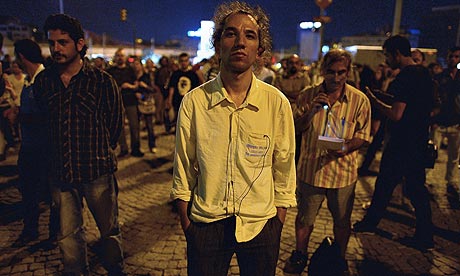 Βραβεύουν τον «άνδρα που στεκόταν» στην πλατεία Ταξίμ