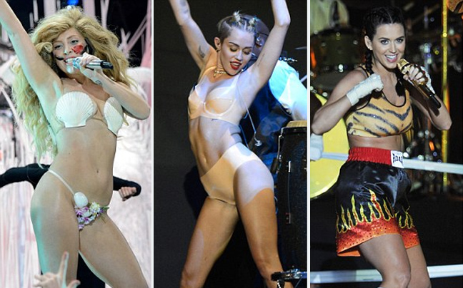 Στα όρια του… strip-tease!