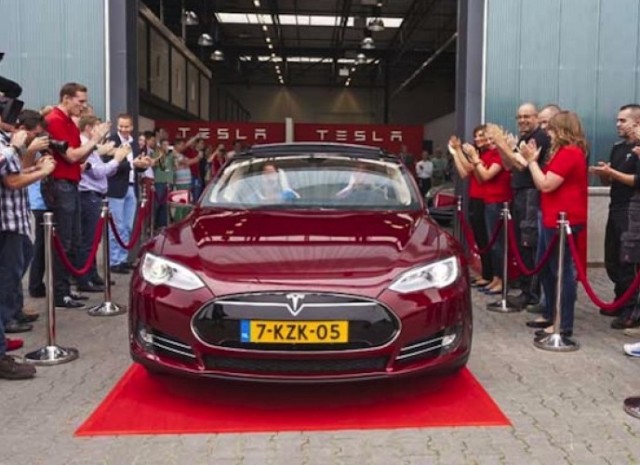 «Απόβαση» της Tesla στην Ευρώπη