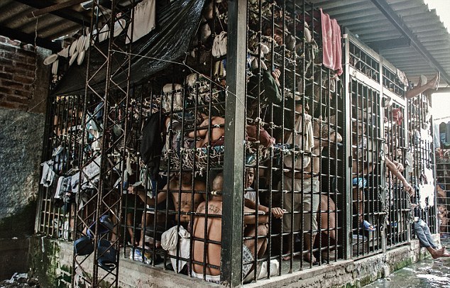 Εικόνες φρίκης σε φυλακές του Ελ Σαλβαδόρ