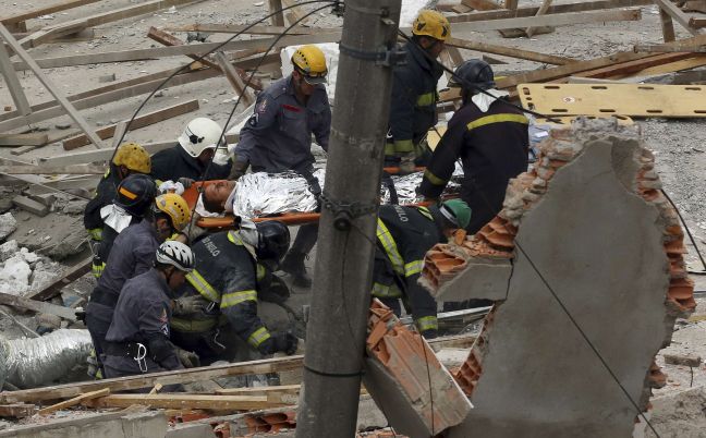 Δέκα νεκροί στα συντρίμμια του κτιρίου στη Βραζιλία