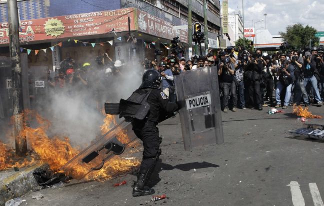 Συλλήψεις και τραυματισμοί σε διαδήλωση στο Μεξικό