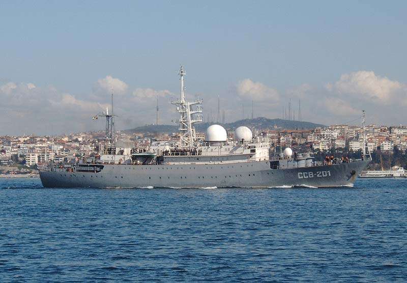 Η Μόσχα στέλνει αποβατικό πλοίο ανοικτά των συριακών ακτών