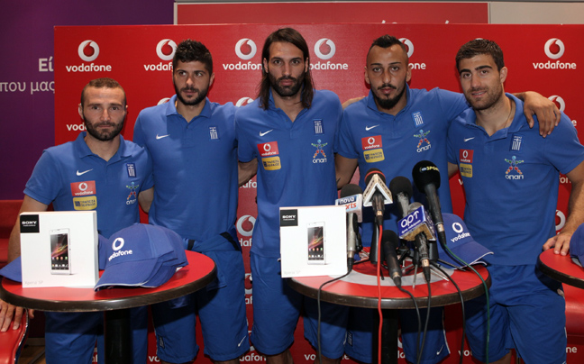 Οι παίκτες της Εθνικής Ομάδας Ποδοσφαίρου σε κατάστημα της Vodafone!