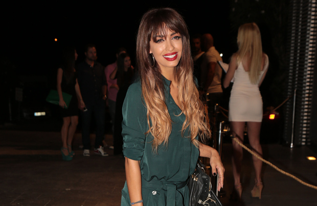 Η Ελένη Φουρέιρα με νέο look στην παραλιακή