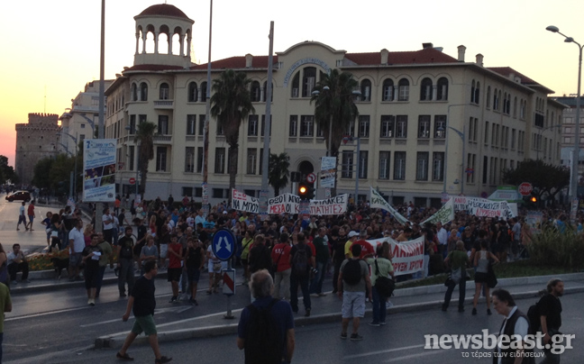 Σε ήρεμη ατμόσφαιρα εξελίσσονται οι πορείες στη Θεσσαλονίκη