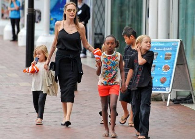 Επίσκεψη στο Aquarium με τα πέντε παιδιά της