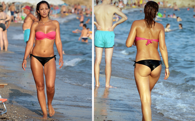 Οργώνει την παραλία η Ιωάννα Κουταλίδου