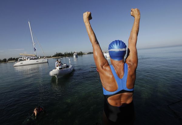 Πώς η Diana Nyad κατάφερε να κολυμπήσει 170 χιλιόμετρα;