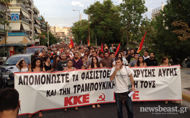 Σε εξέλιξη η πορεία του ΚΚΕ στο Πέραμα