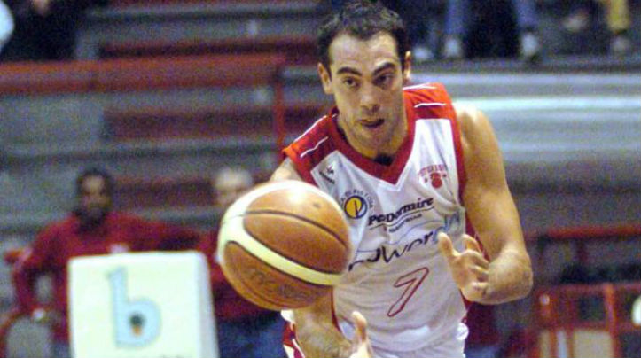 Με μαύρο περιβραχιόνιο η Ιταλία κόντρα στην Ισπανία