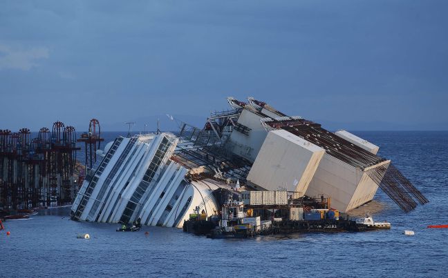 Φωτογραφίες από την ανέλκυση του Concordia