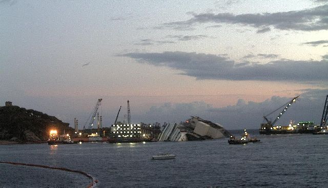 Γιγάντια επιχείρηση για την ανέλκυση του Costa Concordia