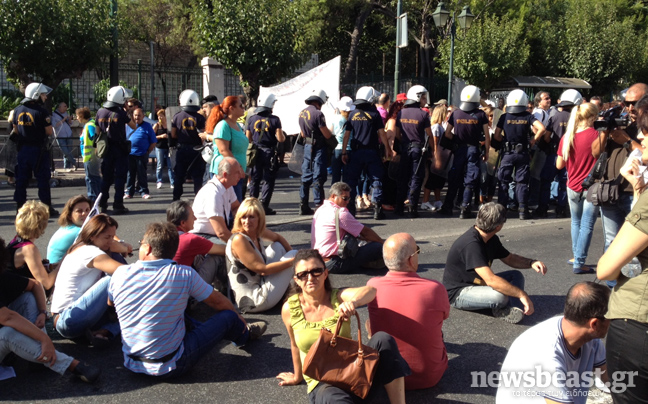 Συνάντηση Μητσοτάκη με σχολικούς φύλακες