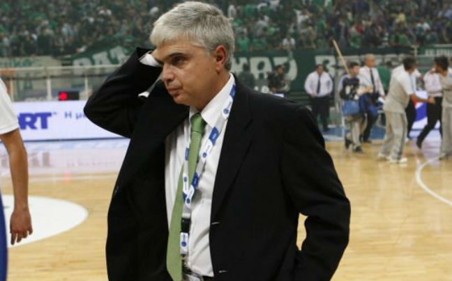 Η EuroLeague απαγόρευσε στον Μάνο Παπαδόπουλο να κάτσει στον πάγκο