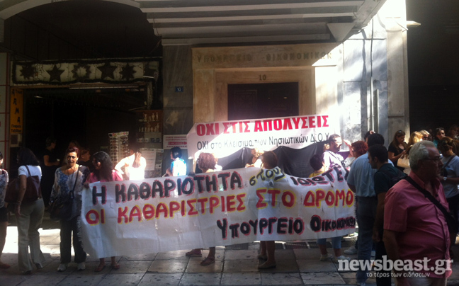 «Η καθαριότητα στους ιδιώτες, οι καθαρίστριες στο δρόμο»