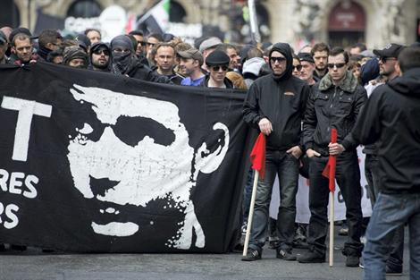 Συλλήψεις στο Παρίσι σε διαδήλωση για τη δολοφονία του Παύλου Φύσσα