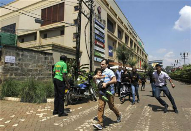 Έκρηξη και πυροβολισμοί μέσα στο εμπορικό κέντρο του Ναϊρόμπι