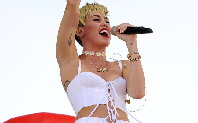Η Miley Cyrus έπιασε κορυφή