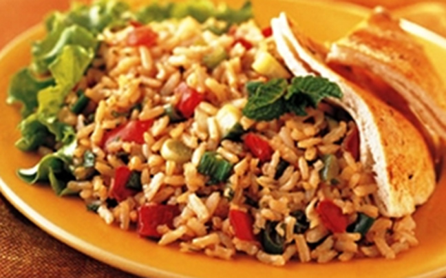Καστανό ρύζι με μεσογειακά αρώματα