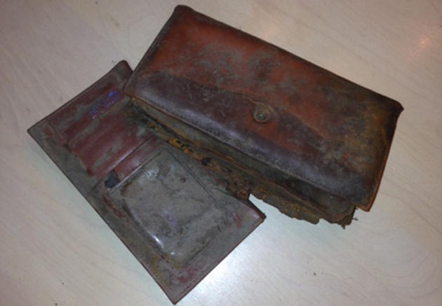 Βρήκαν πορτοφόλι που είχε χαθεί πριν από 30 χρόνια