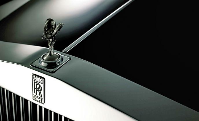 Πολυτελές SUV σκέφτεται η Rolls-Royce