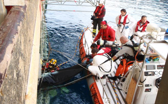 Αναγνωρίστηκε από το μενταγιόν της η σορός στο «Costa Concordia»