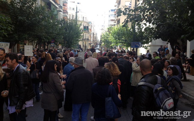 Συγκέντρωση έξω από το υπουργείο Υγείας