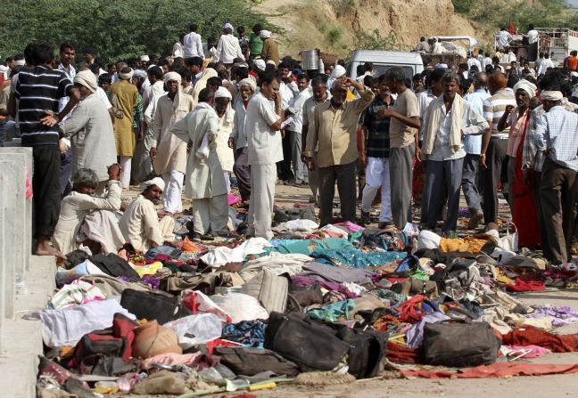 Εκατόν εννιά νεκροί στο ποδοπάτημα της Ινδίας