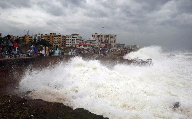 Δεκαεφτά νεκροί από τον κυκλώνα που σάρωσε την Ινδία
