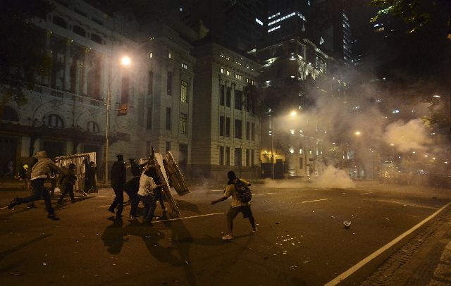 Άλλη μία νύχτα βίας στη Βραζιλία
