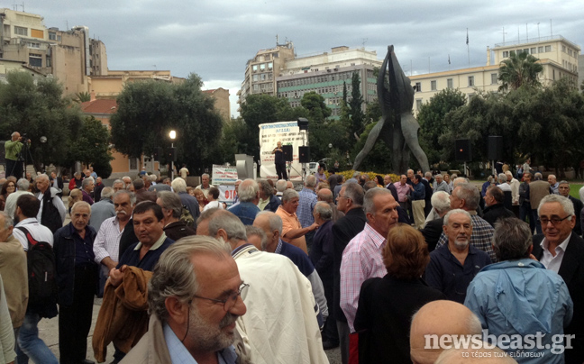 Συγκέντρωση συνταξιούχων στην Πλατεία Κλαυθμώνος