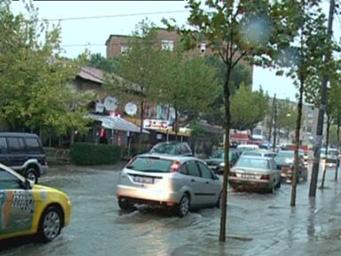 Σφοδρές βροχοπτώσεις σημειώθηκαν στα Τίρανα