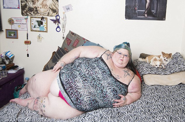 Η καταθλιπτική γυναίκα 280 κιλών που έγινε&#8230; υπέρβαρη «pin-up girl»