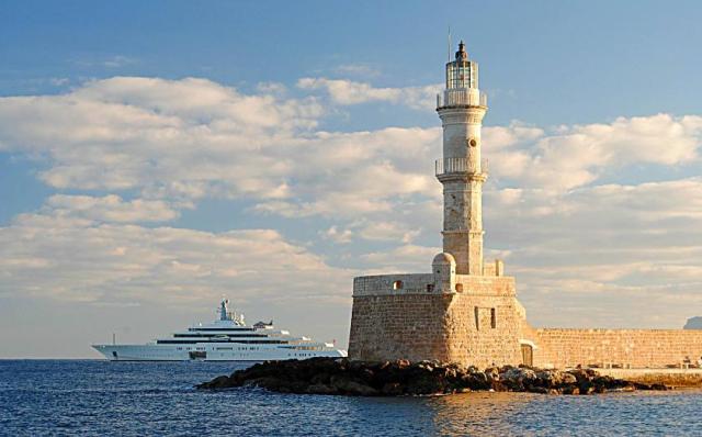 Στα Χανιά η πολυτελής θαλαμηγός του Αμπράμοβιτς