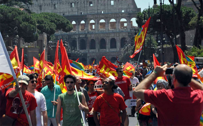 Σε απεργία καλούν τα ιταλικά συνδικάτα