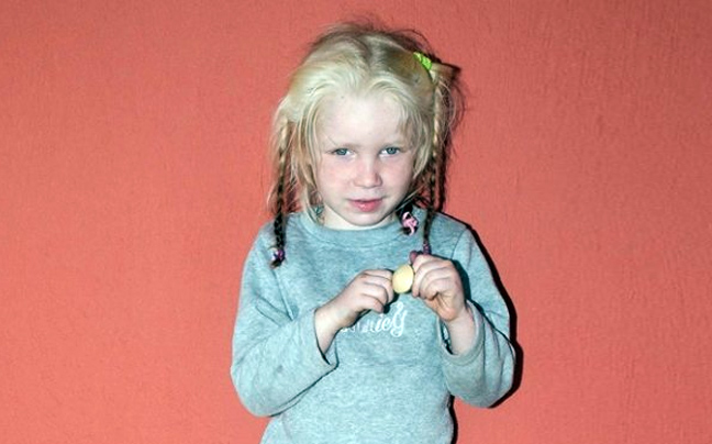 Η μικρή Μαρία με τα ξανθά μαλλιά έγινε επτά ετών