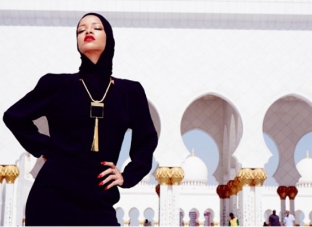 Έδιωξαν τη Rihanna από μουσουλμανικό τέμενος