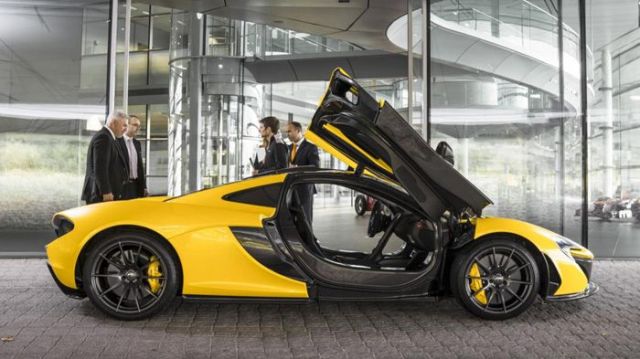 H πρώτη McLaren P1 συνάντησε τον ιδιοκτήτη της