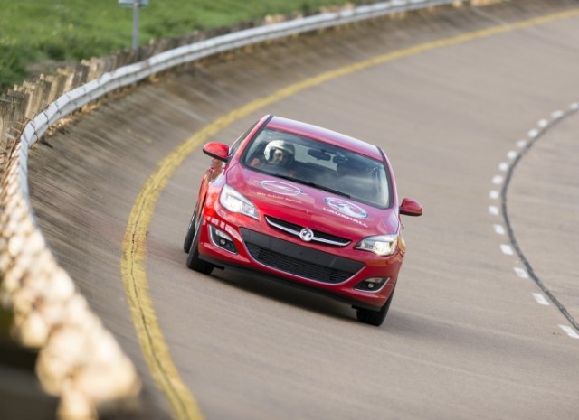 Παγκόσμια ρεκόρ σε πίστα για το Astra Diesel