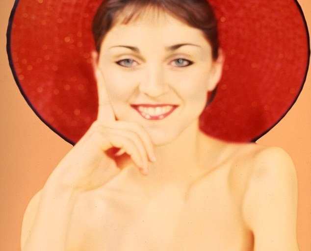 Γυμνές φωτογραφίες της Μαντόνα βγαίνουν στο «σφυρί»