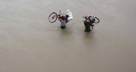 Εκτεταμένες πλημμύρες σαρώνουν την Ινδία