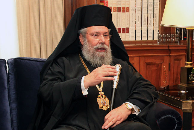 Στη Γερμανία για εγχείριση στη σπονδυλική στήλη ο αρχιεπίσκοπος Κύπρου Χρυσόστομος