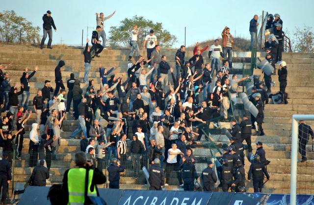 Ακόμα δέρνονται…