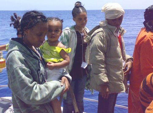 Διάσωση μεταναστών από ελληνόκτητο πλοίο βορειανατολικά της Τρίπολης της Λιβύης