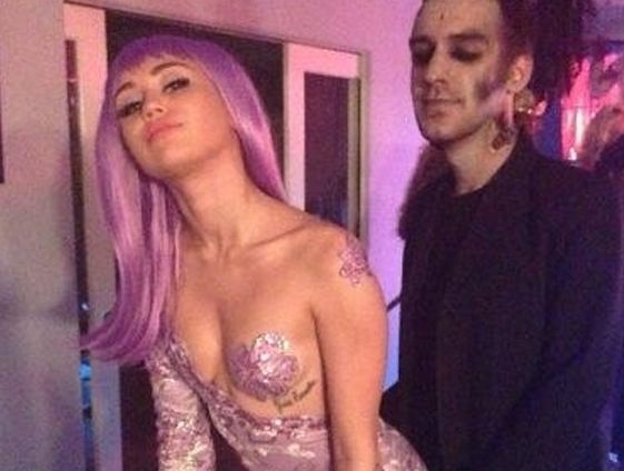 Το σκανδαλώδες κοστούμι της Miley Cyrus για το Halloween