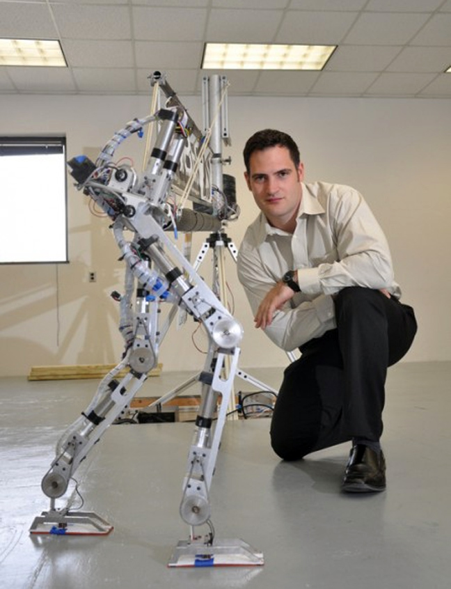 Δίποδο ρομπότ μιμείται το ανθρώπινο περπάτημα